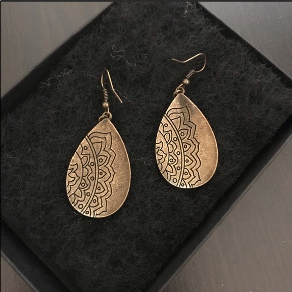 Earring bundle - Picture 1 of 4